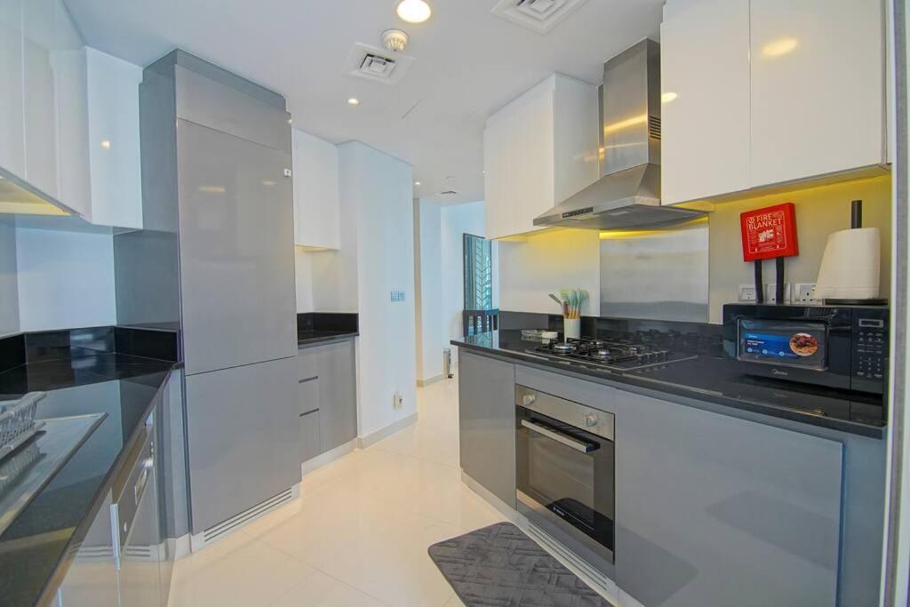 Luxury Hotel Apartment With A Canal View Dubai Ngoại thất bức ảnh